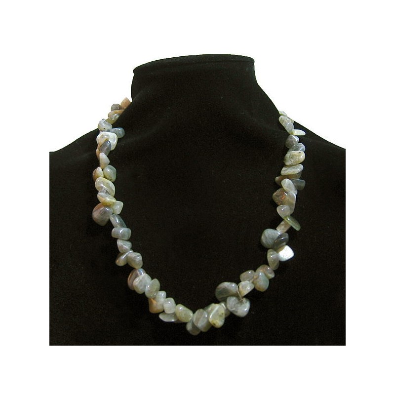 Collar de hojas de labradorita