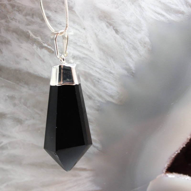 Colgante obsidiana negra punta cónica plateada