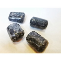 Canto rodado de larvikite
