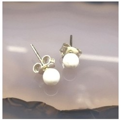 Howlita blanca pendiente bola 4mm