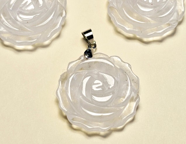 Colgante de flor mineral cuarzo