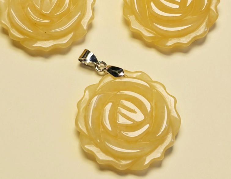 Colgante de flor mineral calcita amarilla