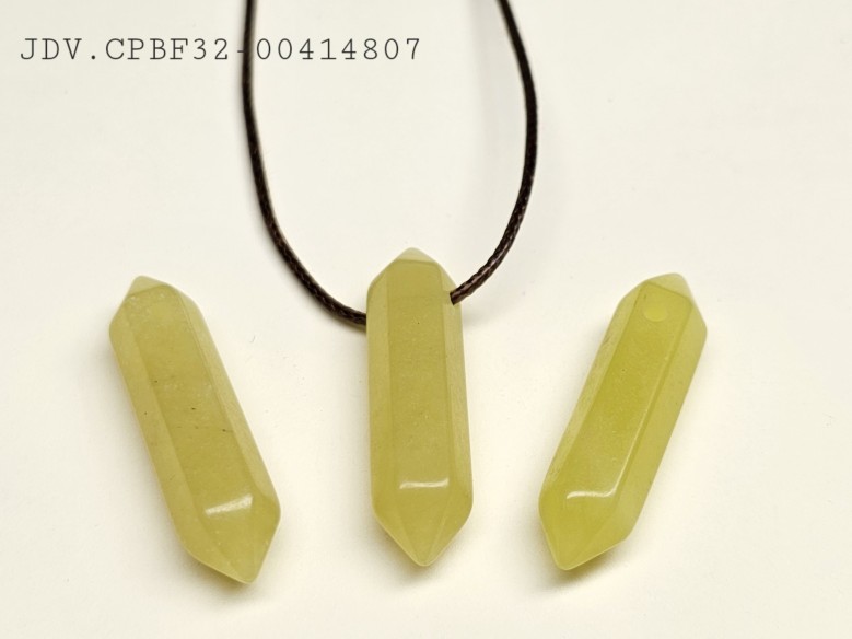 Colgante punta biterminada mineral jade verde