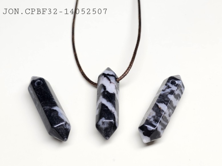 Colgante punta biterminada mineral jaspe concha