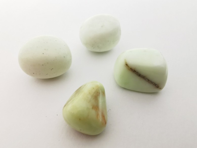 Canto rodado de crisoprasa lemon tamaño 2