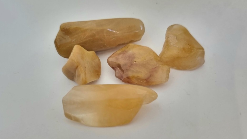 Canto rodado de cuarzo amphibolita amarillo tamaño 3