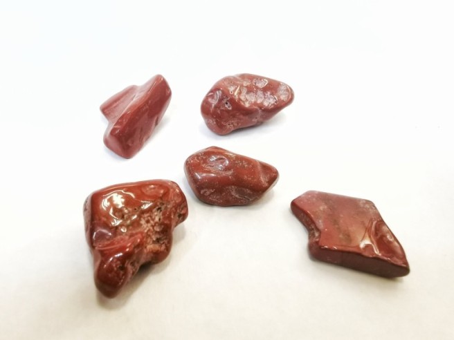 Canto rodado de jaspe rojo Brasil tamaño 2