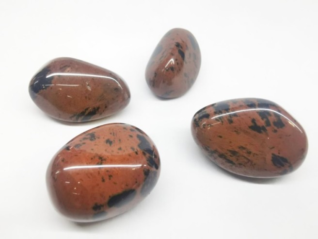 Canto rodado de obsidiana caoba tamaño 6