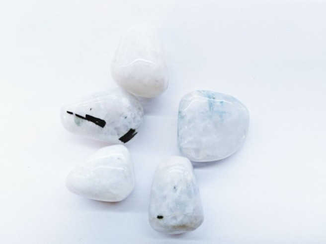 Canto rodado de piedra luna tamaño 6