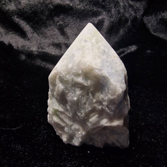 Blue calcite polished point at Cristalljoia Barcelona