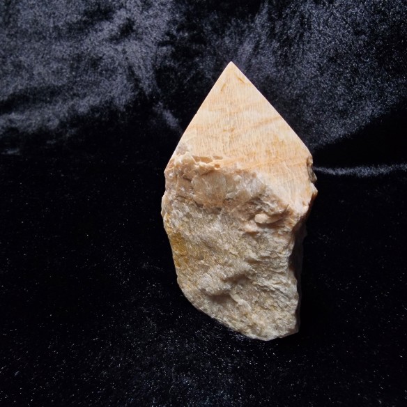 Feldspar polished point polished point at Cristalljoia Barcelona