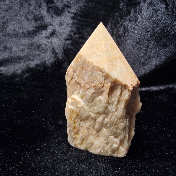 Feldspar polished point polished point at Cristalljoia Barcelona