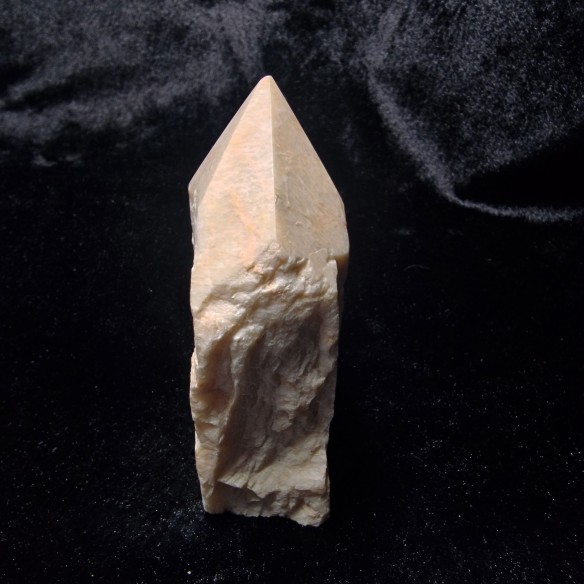 Feldspar polished point at Cristalljoia Barcelona