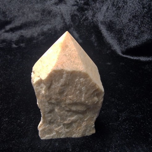 Feldspar polished point at Cristalljoia Barcelona