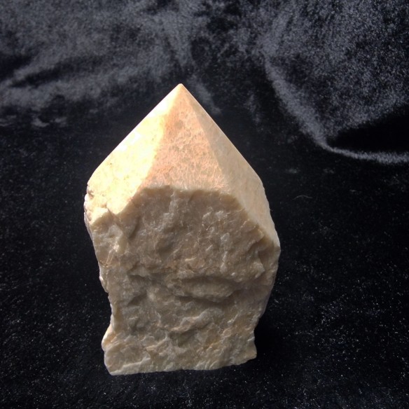 Feldspar polished point at Cristalljoia Barcelona
