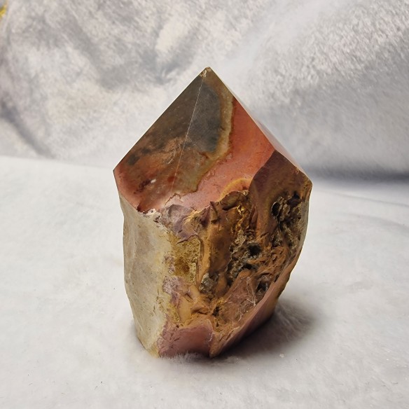 Polychrome jasper polished point at Cristalljoia Barcelona