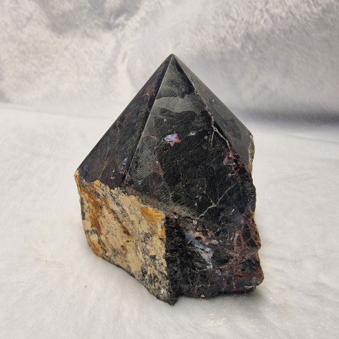 Black tourmaline point at Cristalljoia Barcelona