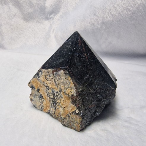 Black tourmaline point at Cristalljoia Barcelona