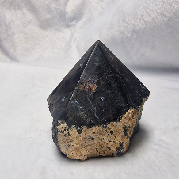 Black tourmaline point at Cristalljoia Barcelona