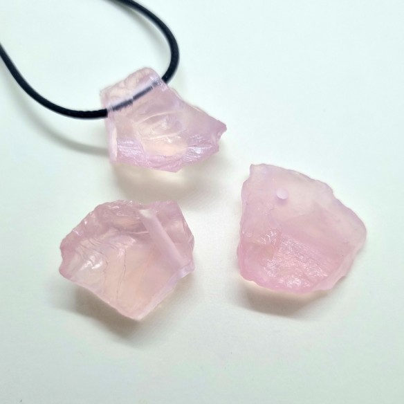 Colgante mineral en bruto tamaño 1 de cuarzo rosa