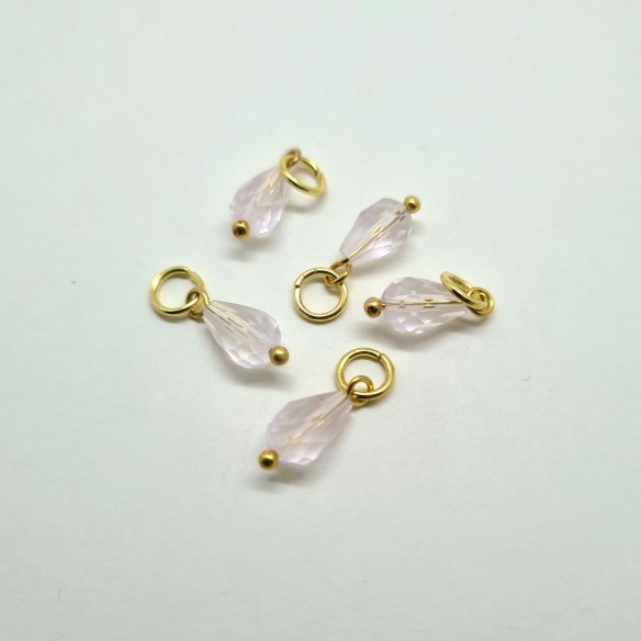 Colgante gota lapidada en dorado 6*9mm de cuarzo rosa