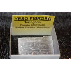 Mineral de colección 4x4 yeso fibroso