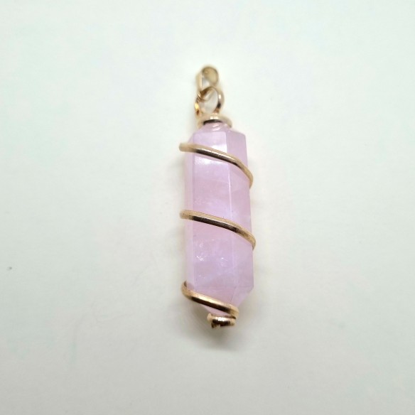 Colgante punta espiral en dorado de cuarzo rosa