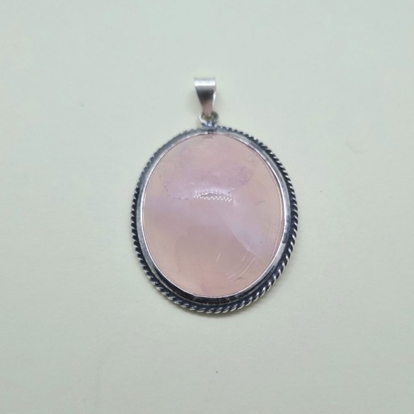 Colgante cabujón oval con filgrana en plata de cuarzo rosa