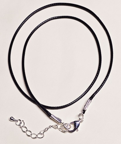 Waxed cotton cord with metal clasp at Cristalljoia Barcelona
