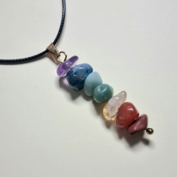Colgante rodada dorado de chakras