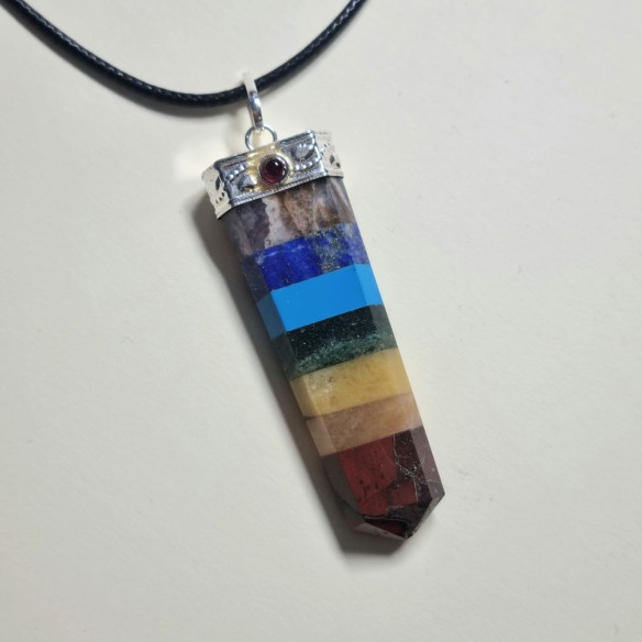 Colgante rodada plateado de chakras