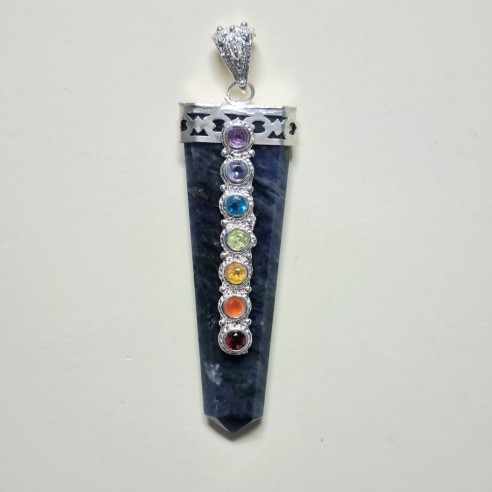 Colgante punta sodalita con cabujones chakras lapidados