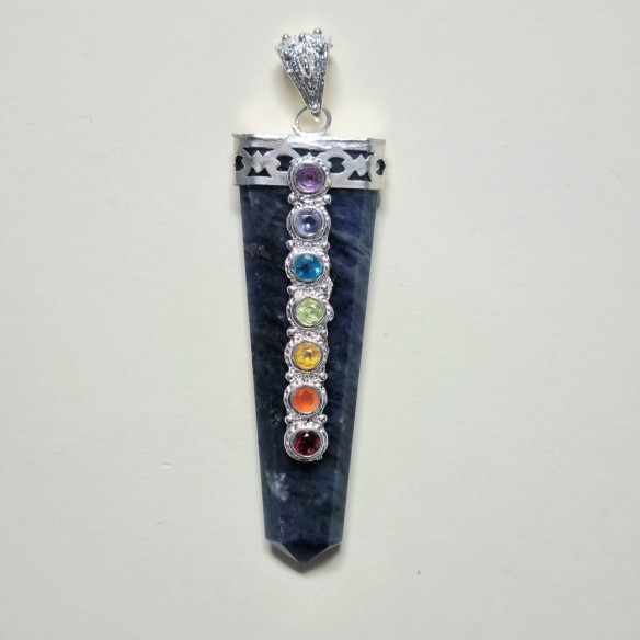 Colgante punta sodalita con cabujones chakras lapidados