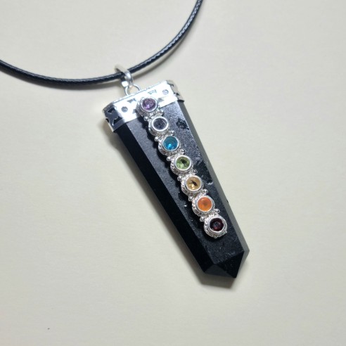 Colgante punta turmalina con cabujones chakras lapidados