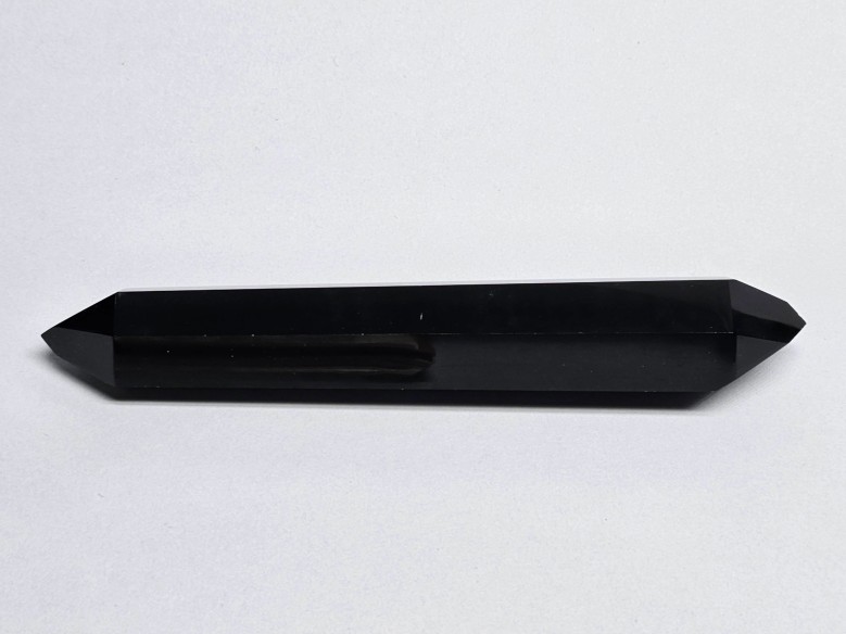 Punta pulida biterminada de obsidiana