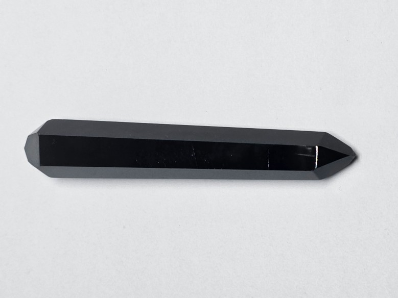 Punta pulida biterminada de obsidiana