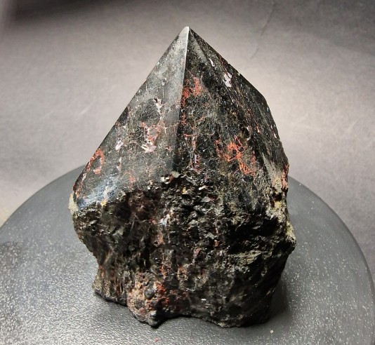 Punta pulida de turmalina negra