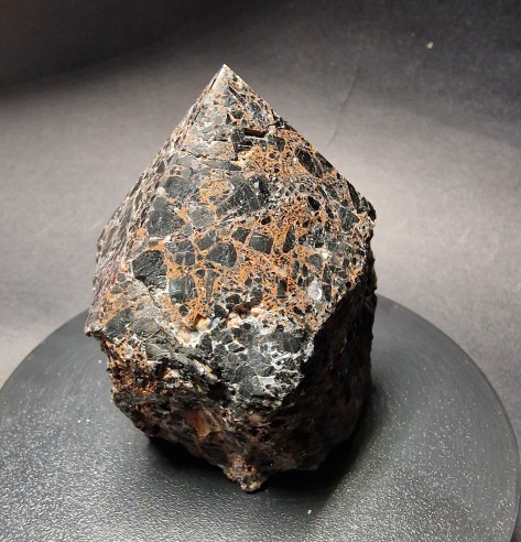 Punta pulida de turmalina negra