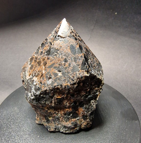 Punta pulida de turmalina negra