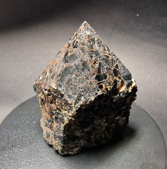 Punta pulida de turmalina negra