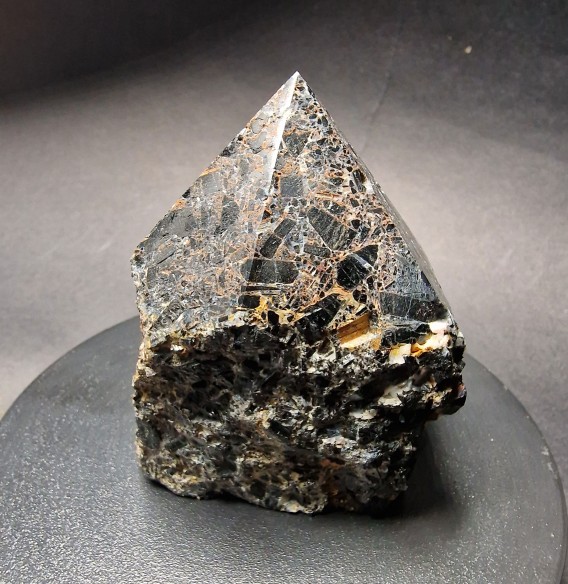 Punta pulida de turmalina negra