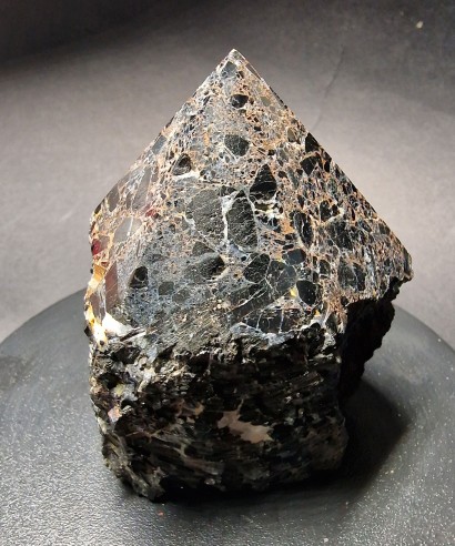 Punta pulida de turmalina negra
