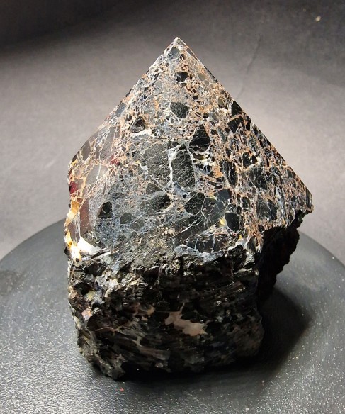 Punta pulida de turmalina negra