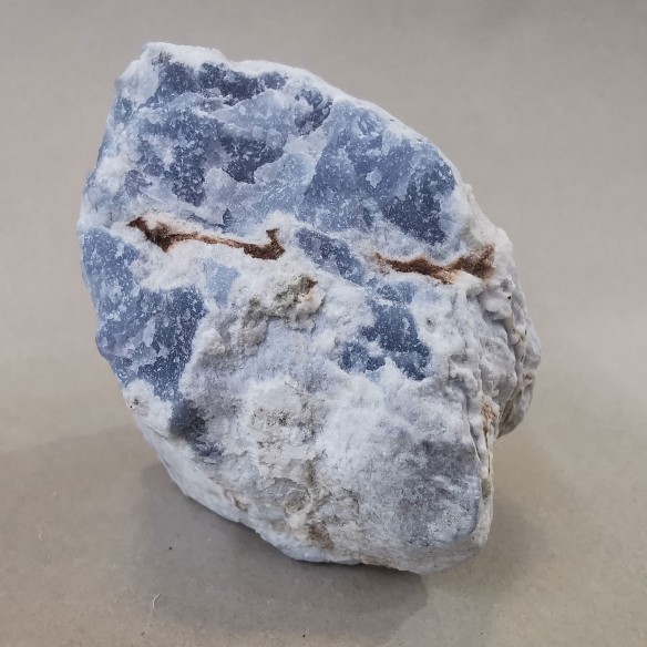 Angelite mineral for collection – Peru at Cristalljoia Barcelona