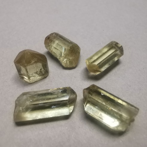 Green apatite mineral for collection – Mexico at Cristalljoia