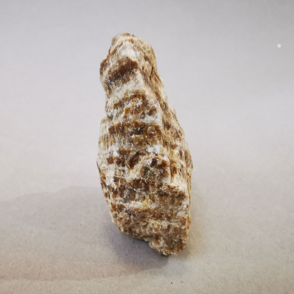 Banded aragonite mineral for collection – Peru at Cristalljoia