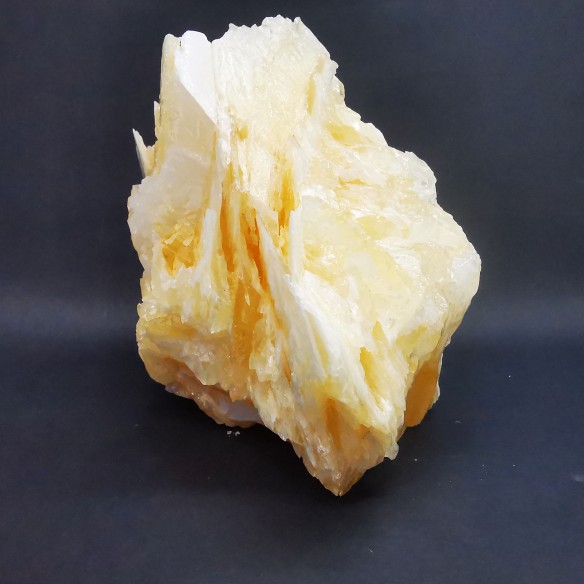 Yellow calcite mineral for collection – Mexico at Cristalljoia