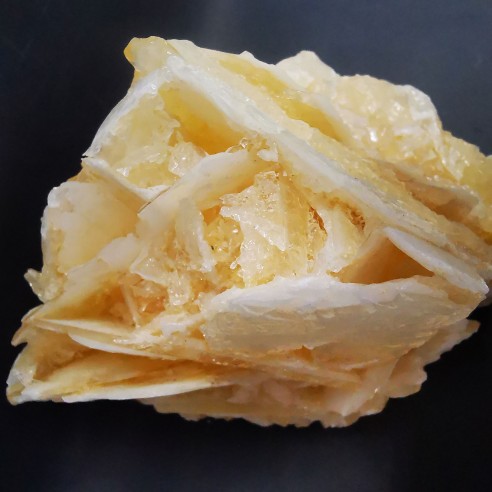 Yellow calcite mineral for collection – Mexico at Cristalljoia