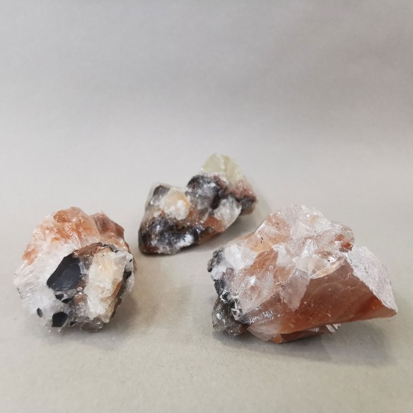 Tricolor calcite mineral for collection – Mexico at Cristalljoia