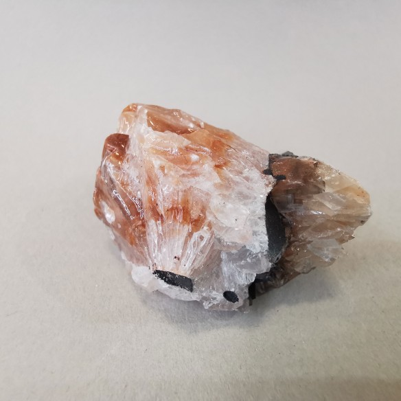 Tricolor calcite mineral for collection – Mexico at Cristalljoia